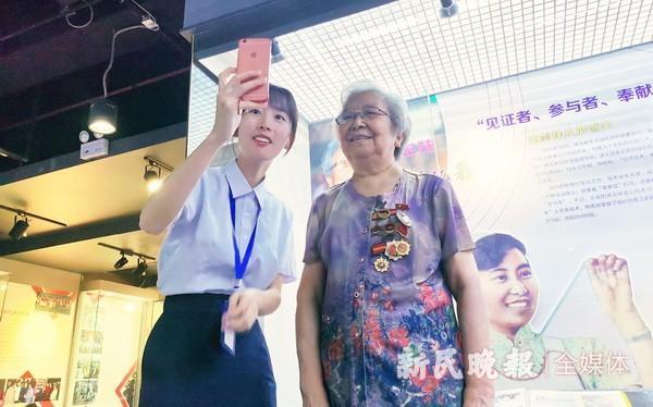 劳模风采展在上海纺织博物馆揭幕